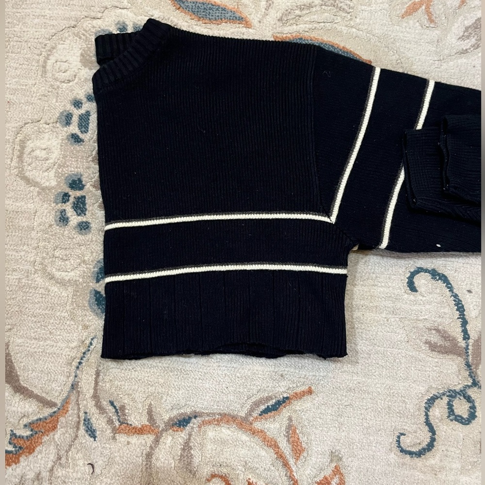 Cropped Sweater - Picture 2 of 3